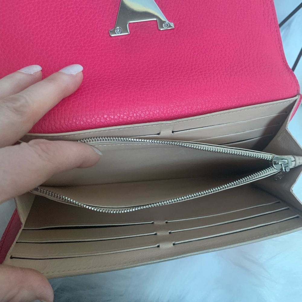 Authentic Louis Vuitton Capucines wallet - Picture 13 of 17